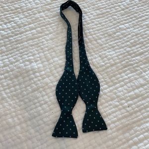 Men’s dark green silk bow tie